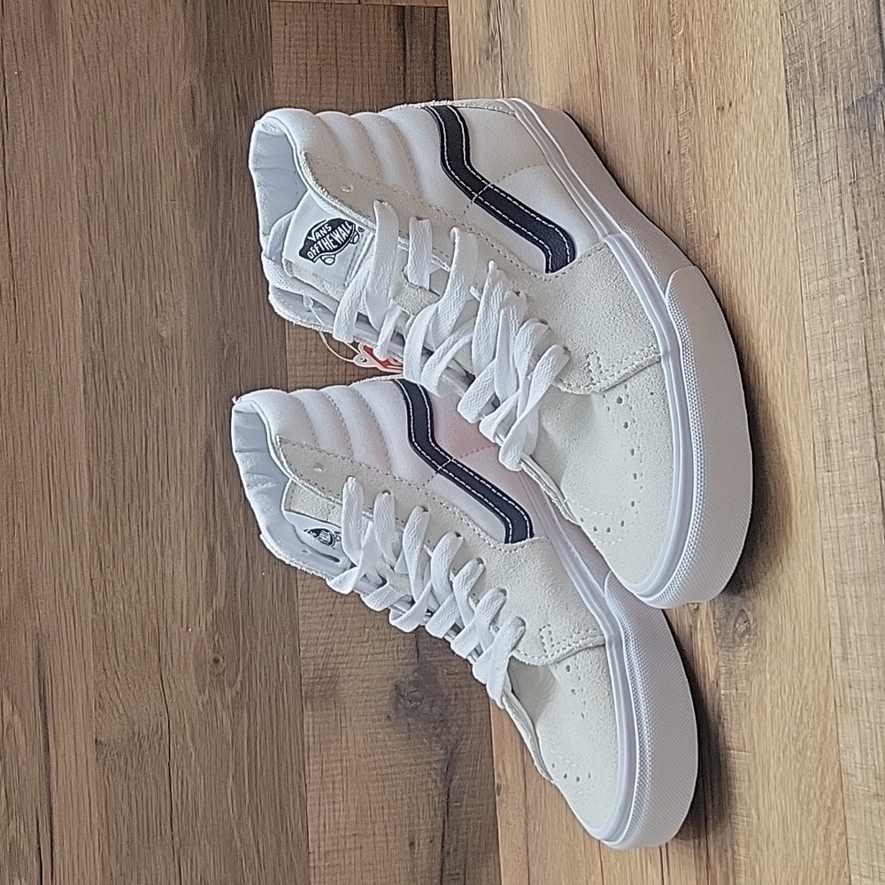 Van's SK8-Hi Brand new in the box authentic uper leather and textile.
